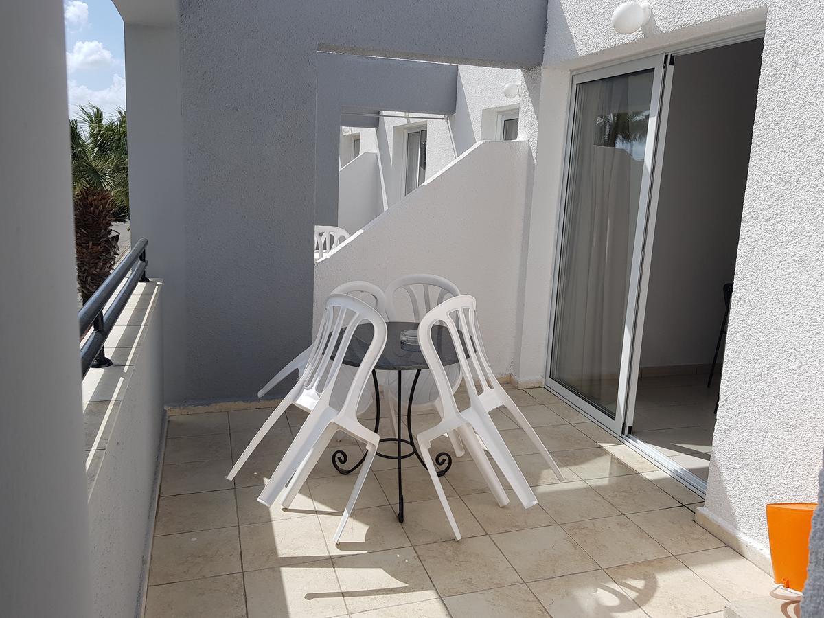 Valentinos Court Apartamento Paphos Exterior foto