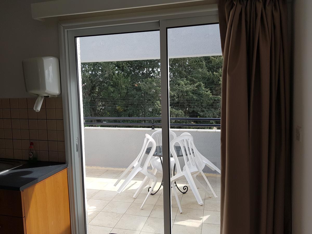 Valentinos Court Apartamento Paphos Exterior foto