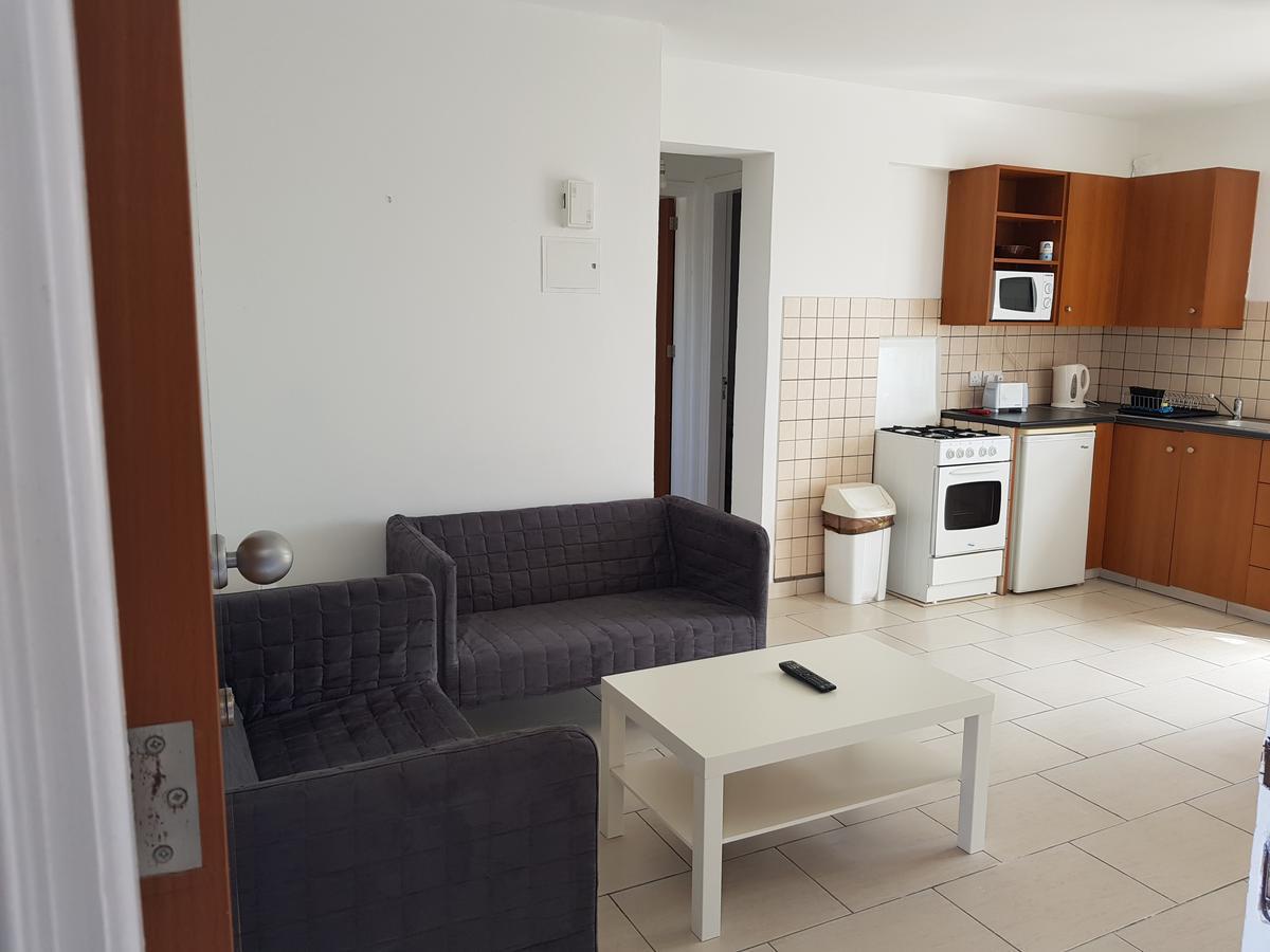 Valentinos Court Apartamento Paphos Exterior foto