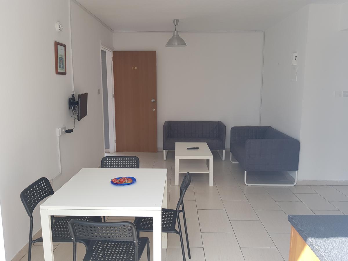 Valentinos Court Apartamento Paphos Exterior foto