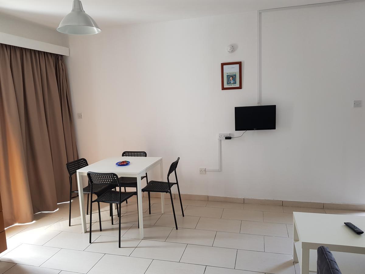 Valentinos Court Apartamento Paphos Exterior foto
