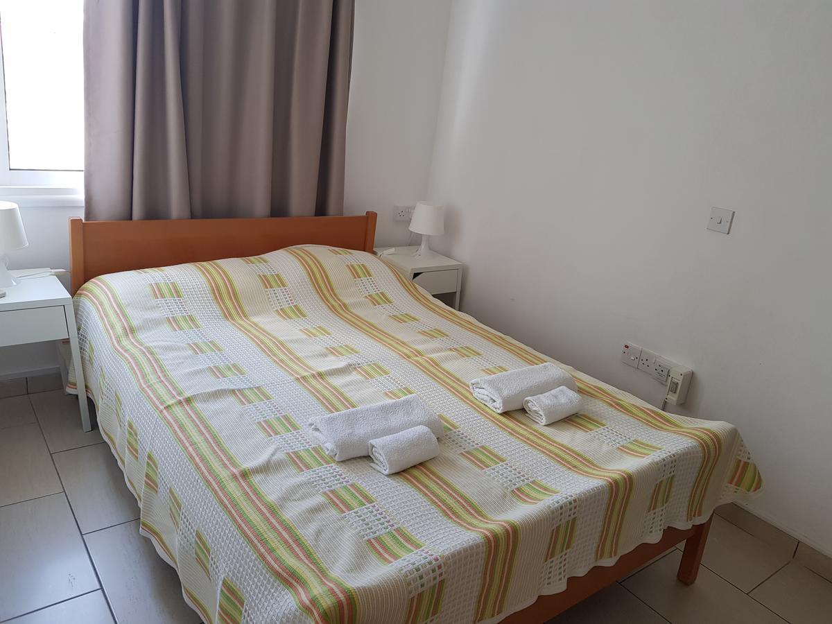 Valentinos Court Apartamento Paphos Exterior foto