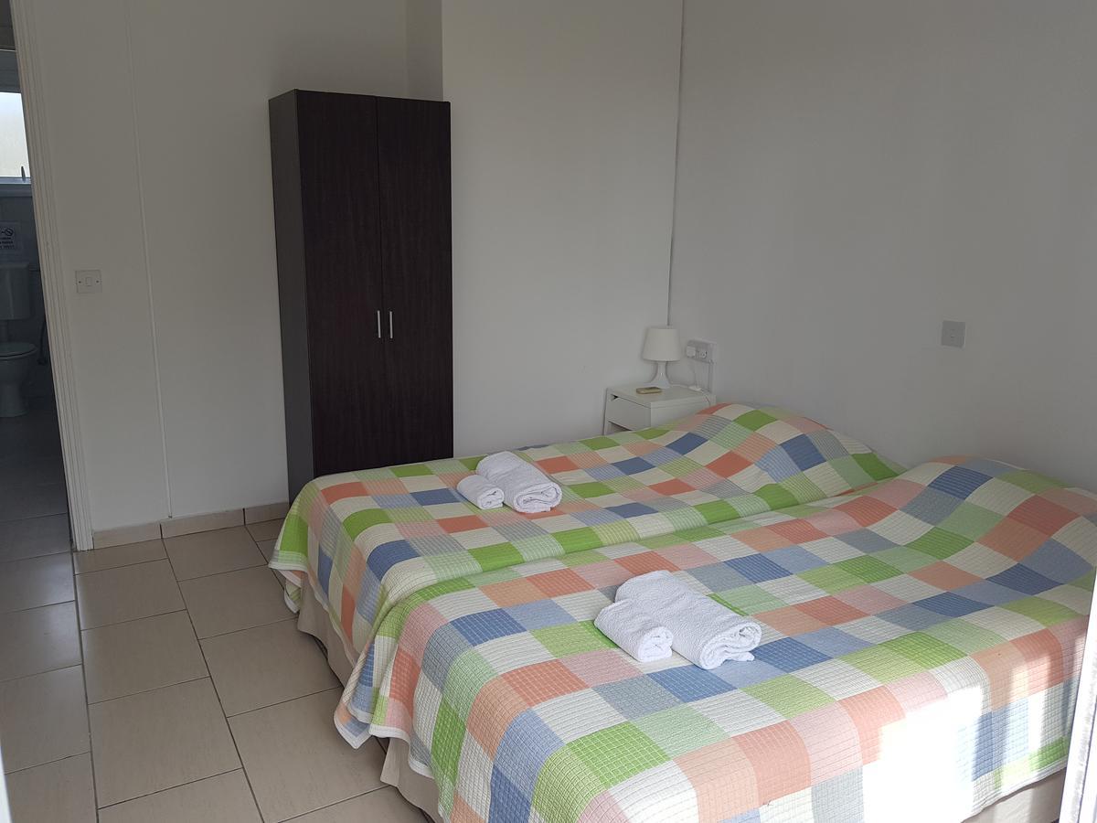 Valentinos Court Apartamento Paphos Exterior foto